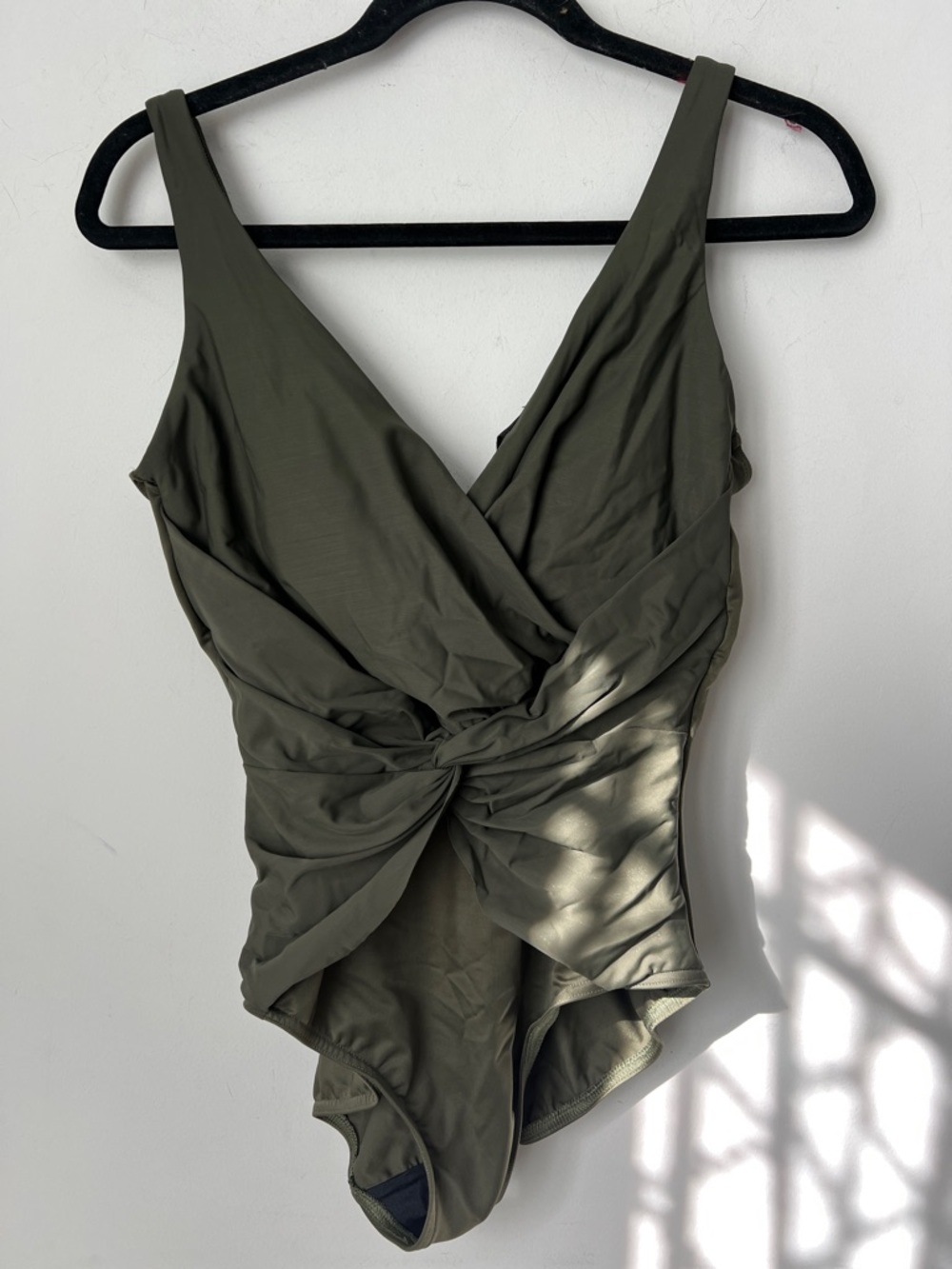 Miraclesuit Women’s Green one piece ruched front bathing suit, size 12 🕶️